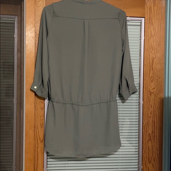 THE LIMITED OLIVE GREEN BUTTON FRONT TUNIC BLOUSE - Picture 4 of 6